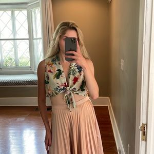 Front Tie Closure Cropped Floral Tank